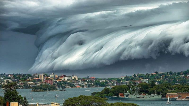 Breathtaking “Cloud Tsunami” Rolls Over Sydney